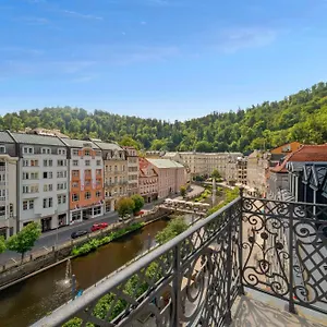 Apartment Boutique Owned By Emperor Peter The Great With 2 Balconies & Jacuzzi 